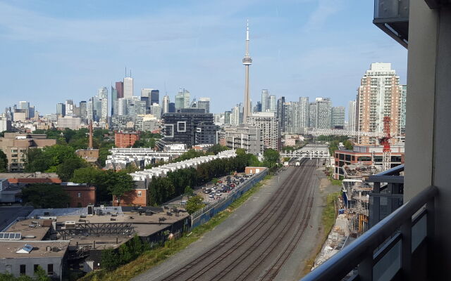 Lavish Suites- New Two Bedroom - Amazing CN Tower View