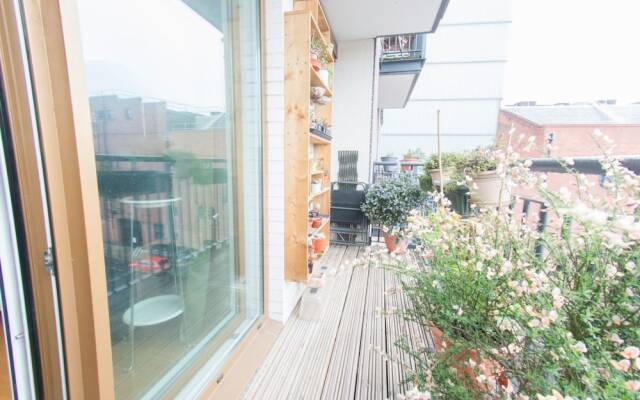 Quiet, Spacious 1BR Hackney Central Flat for 3