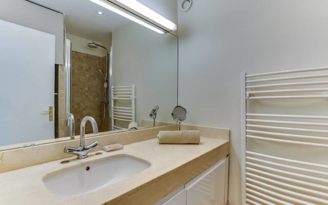 Apartment in Cannes w sea View, Nice Pool & Tennis