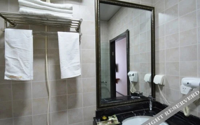 Bale Business Hotel (Harbin West Wanda Plaza West Railway Station)