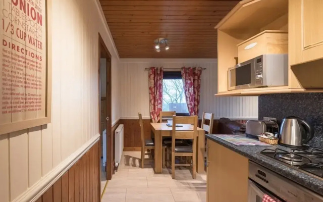 Bluebell Lodge 2 with Hot Tub