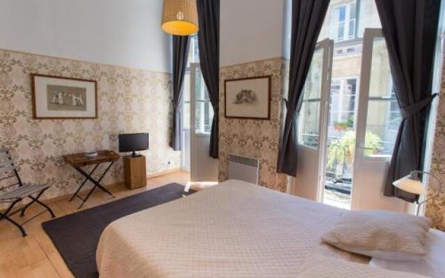 Une Chambre En Ville
