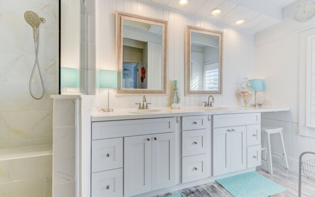 Romantic Beach House by Vtrips