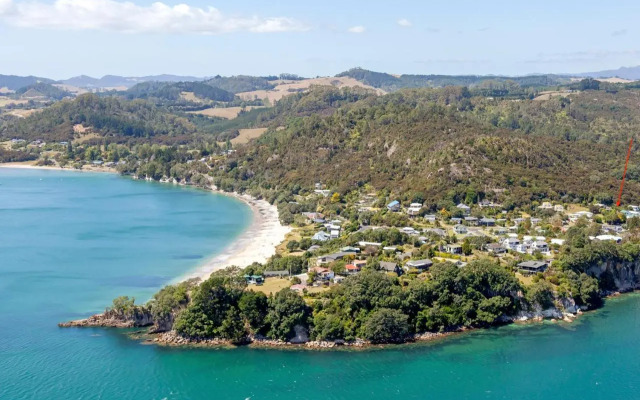Sun Seeker Bach - Ferry Landing Holiday Home