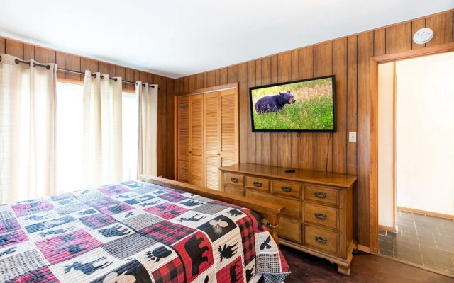 SmokyStays Private Pool Chalet