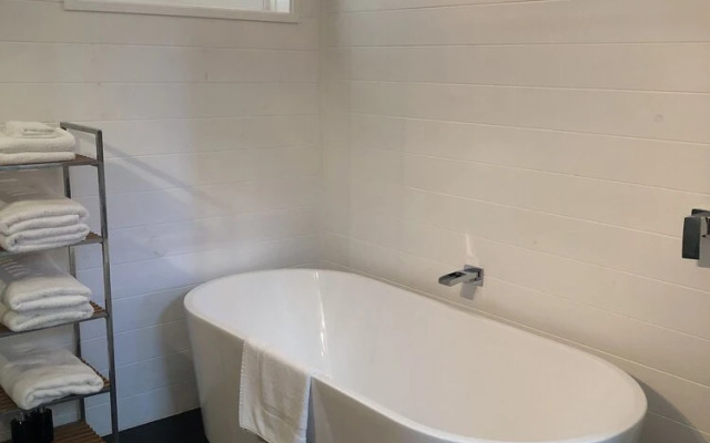 Lake House Watermark Estate Lake Tinaroo