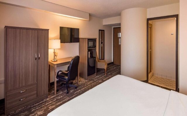 Charlevoix Inn & Suites SureStay Collection by Best Western