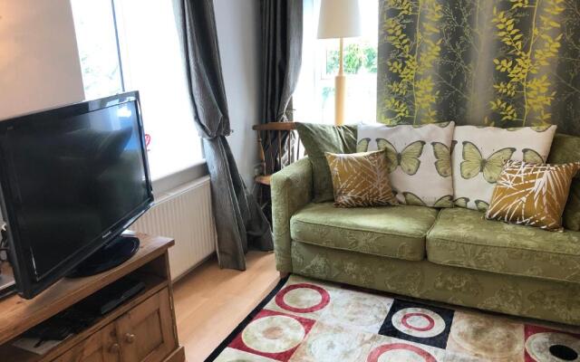 Verde Limone -The Studio and Bay View Cottage