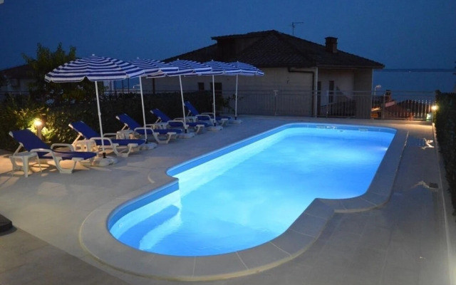 Vin - With Pool - A2