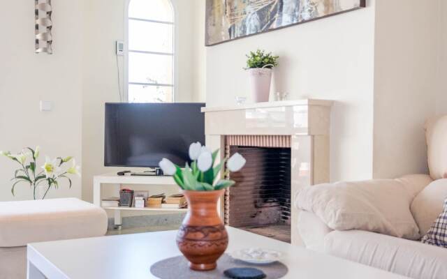 SAT - Contemporary Apartment in Puerto Banus