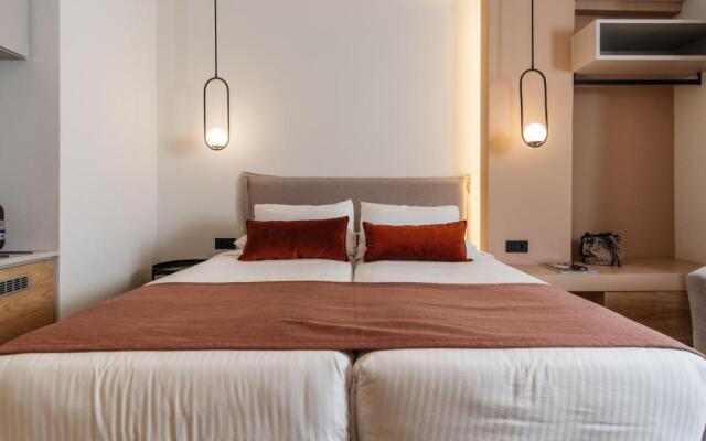 The City Hotel & Suites