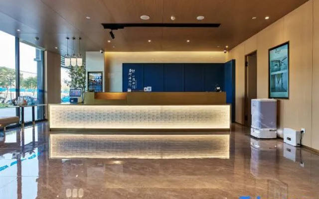 Yuhai Elegant Hotel (Ningbo Qianwan New Area Lishi Plaza )