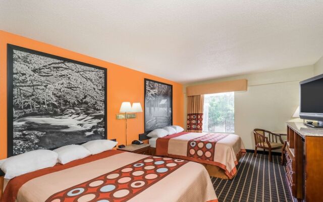 Super 8 by Wyndham Dandridge