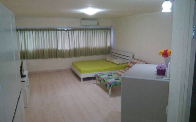 "room in Apartment - Airport Transfer Bangkok &apartment"