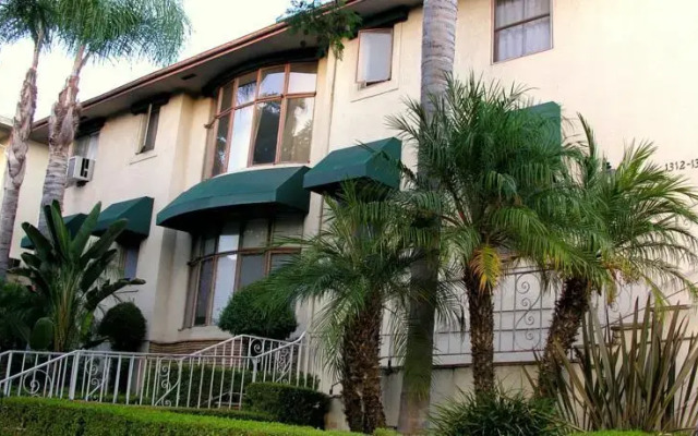 West Hollywood Beauty Laurel #1