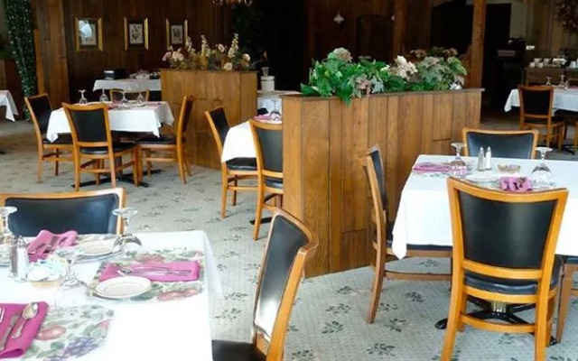 Crescent Lodge and Country Inn - Adults Only