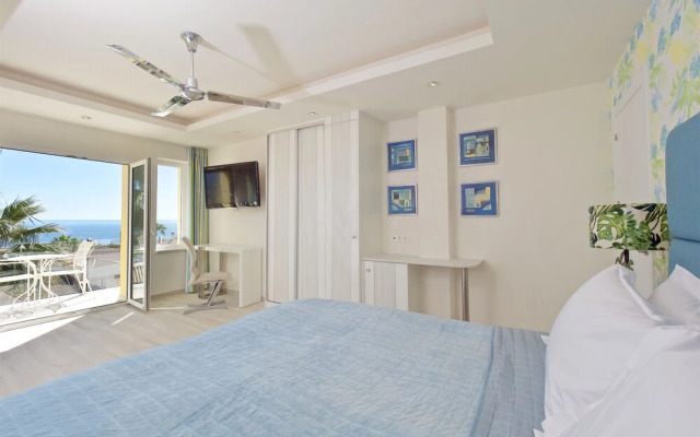 Three Palms (Adults only)