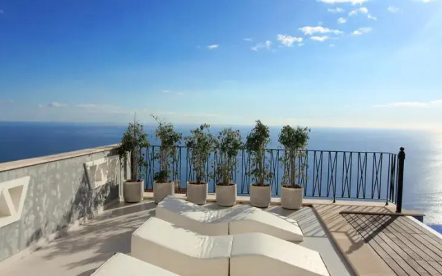 Stunning Villa With Private Heated Pool