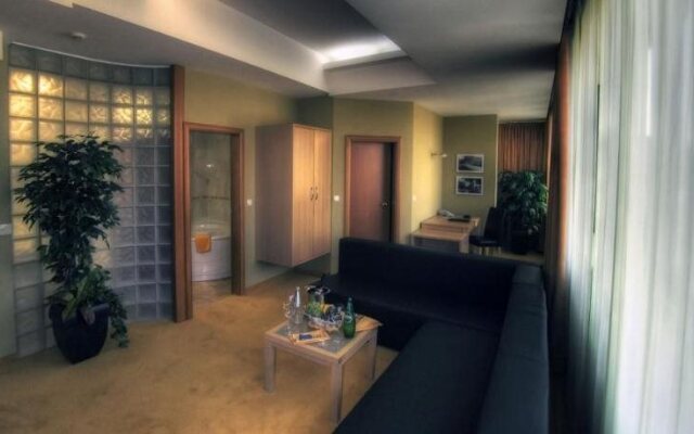 Hotel Lav