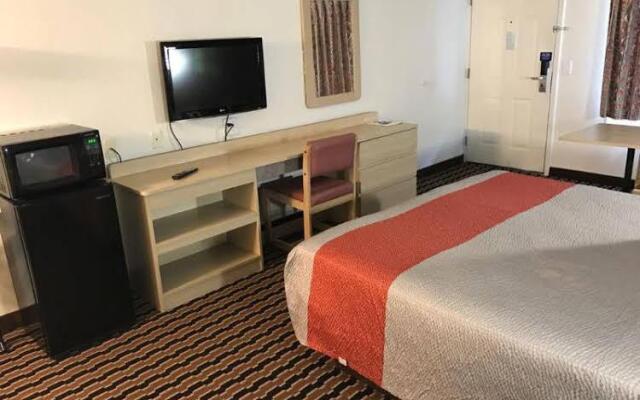Motel 6 Cincinnati North