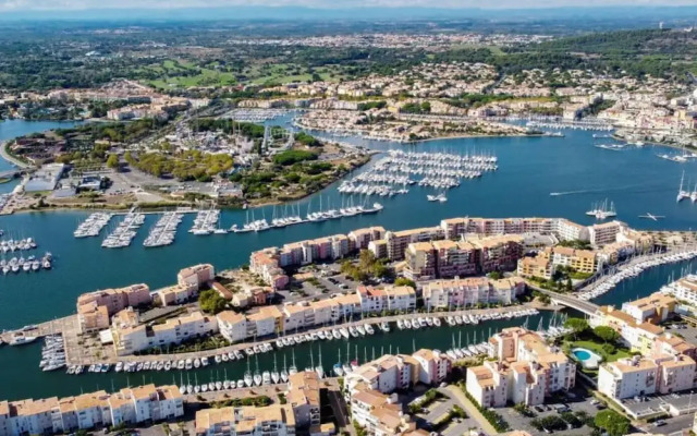 Apartment With Pool Access, Agde