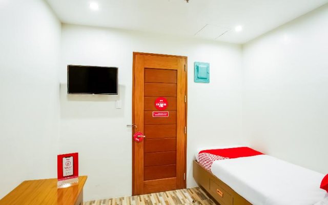 Deck 360 Dormitel by OYO Rooms