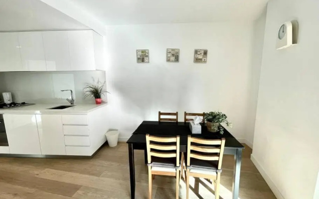1 Bedroom Modern Apartment Near Crown and CBD