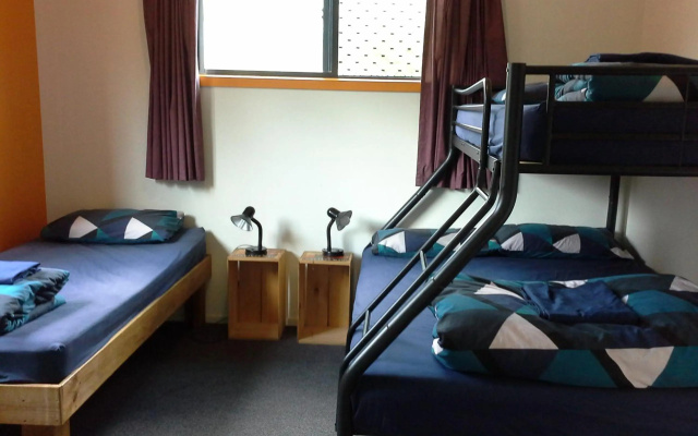 Sequoia Lodge & Backpackers – Guest Rooms – Picton