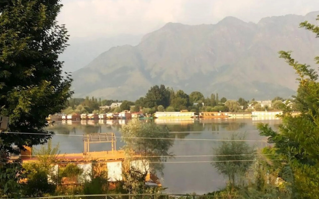 New Lucky Kashmir Houseboats