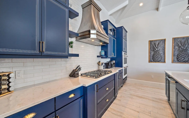 Dream Island 8 Bedroom Home