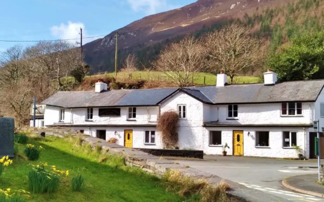 Pen-Y-Bont Hotel