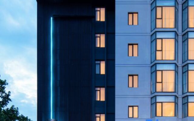 Jinan Old Commercial Port Jingsan Road Light Residence Hotel