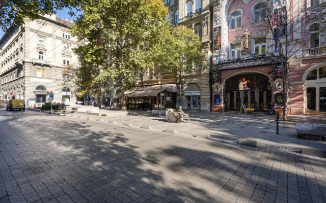 Premium Art Deco Apartment at Broadway // 4BDR & 3BR