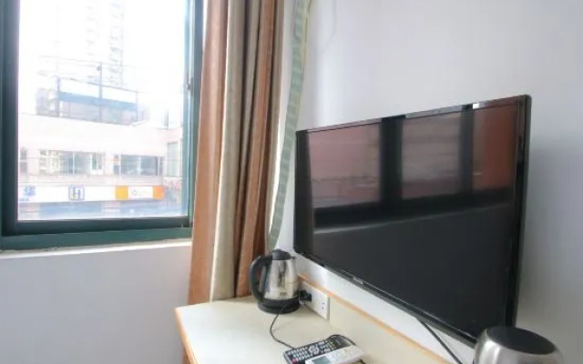 Pengyi Hotel (Shanghai No.9 People's Hospital Xizang South Road Subway Station)