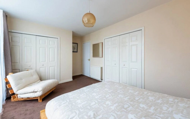 Roseangle - Spacious Family Apartment With South Facing Garden