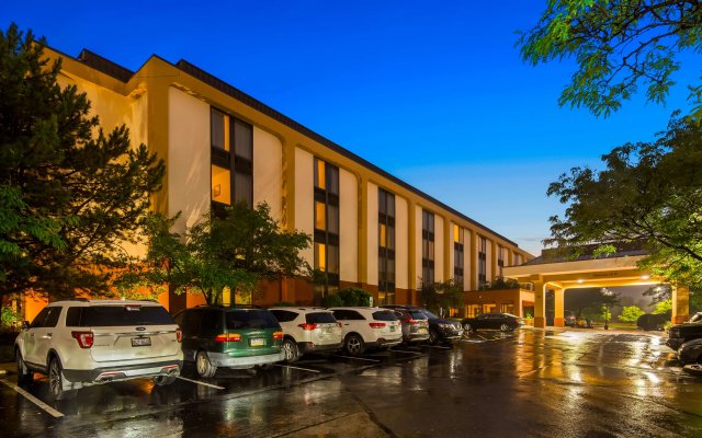 SureStay Plus Hotel by Best Western Chicago Lombard