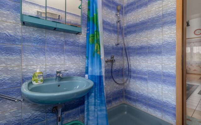 Beautiful Apartment in Klenovica With Wifi and 2 Bedrooms