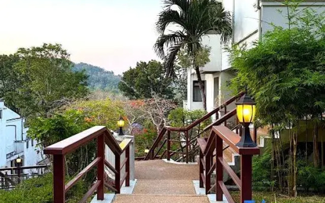 Newly Renovated Modern 3BR Blue Canyon Golf Villa