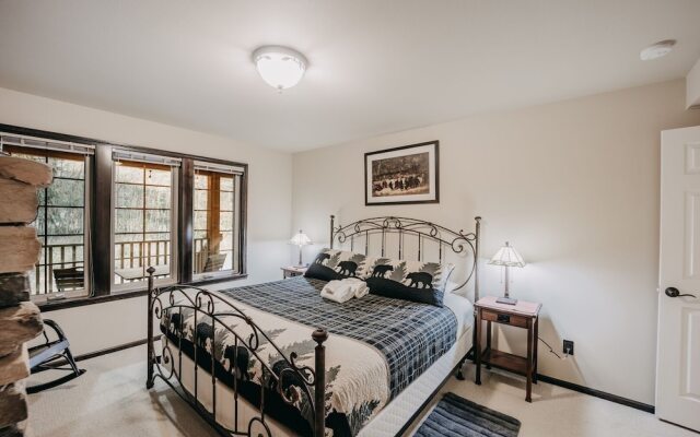 89gs - Hot Tub - Pets Ok - Wifi - Sleeps 4 1 Bedroom Home by RedAwning