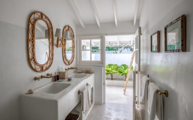 Breathtaking Villa In 02 Acres Of Tropical Walled-in Gardens
