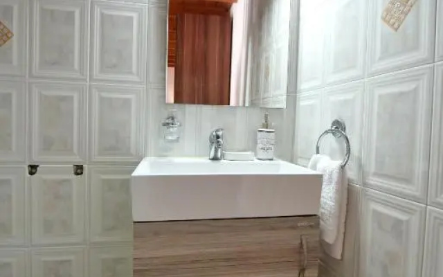 Arco I/ Downtown Rustic Apartment/4 min from port