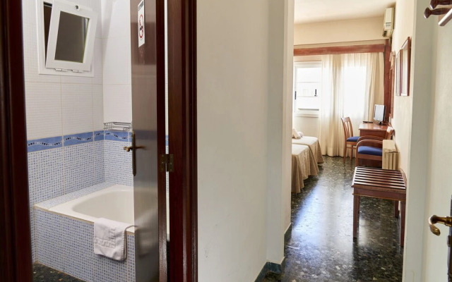 Hostal Illes Pitiüses