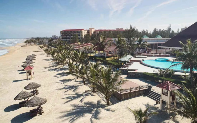 Sandy Beach Non Nuoc Resort