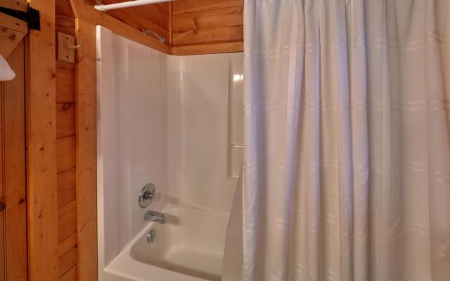 Hickory Lodge in Pigeon Forge