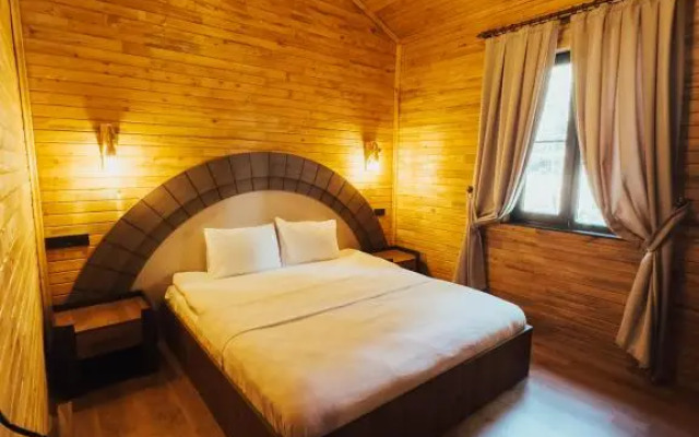 Baskonus Yaylasi Orman Evleri