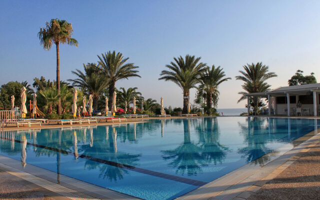 Crystal Springs Beach Hotel