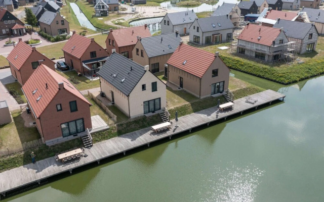 Villa by Lake Veere With Sauna