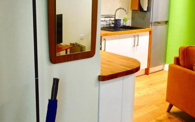 “Dragons Den” Centrally located Modern Apartment