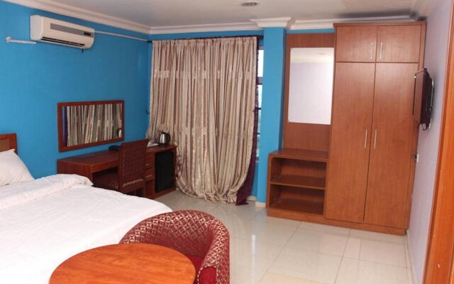Reverton Hotel