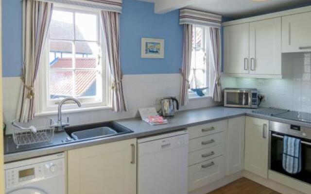 Ogilvie Lodge Apartment